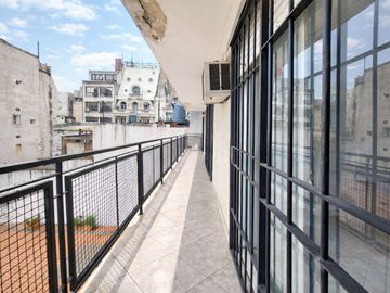Venta de amplio departamento en San Nicolás