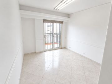 Venta de amplio departamento en San Nicolás
