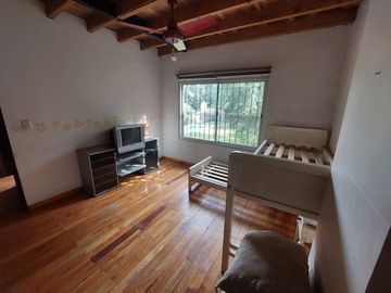 Venta de casa con terreno de 1100m2 en Del Viso