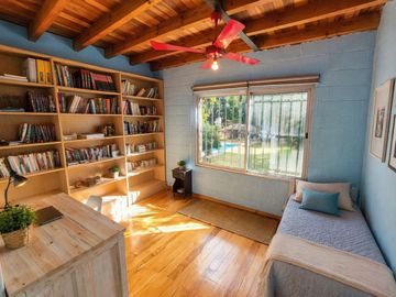 Venta de casa con terreno de 1100m2 en Del Viso