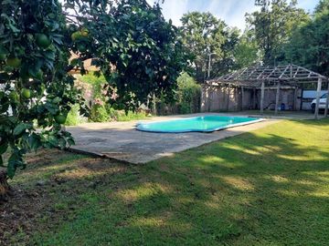 Venta de casa con terreno de 1100m2 en Del Viso