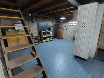 Venta de casa con terreno de 1100m2 en Del Viso