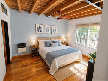 Venta de casa con terreno de 1100m2 en Del Viso