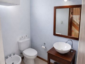 Venta de casa con terreno de 1100m2 en Del Viso