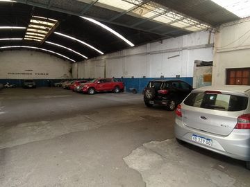 Estacionamiento 40 cocheras + 2 deptos Oportunidad