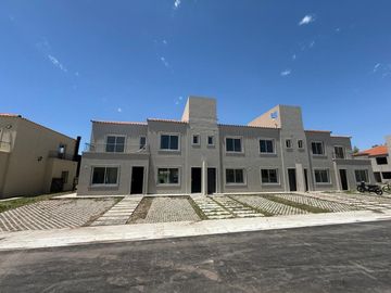 CASA A ESTRENAR GALERIA JARDIN LA ANGELICA