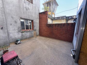 DEPARTAMENTO 3AMB C/DEPENDENCIA Y PATIO