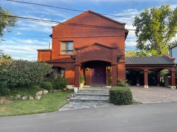CASA 6 AMB COUNTRY CLUB PRIV LOMA VERDE ESCOBAR