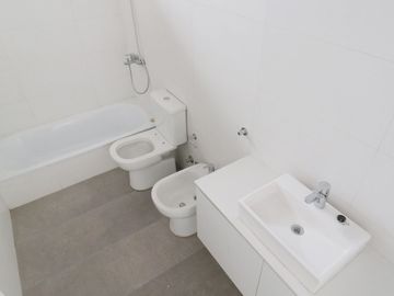 Monoambiente con balcón francés a estrenar