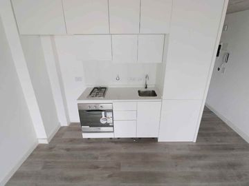 Monoambiente con balcón francés a estrenar