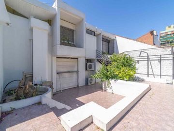 Vende Casa lote propio 5 amb - 1240m2 terreno