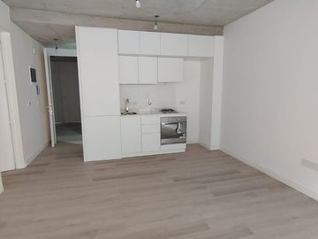 Dpto, 2 ambientes en PB con un amplio patio propio