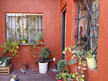 Venta de casa 5 ambientes-Cocheras- Apto crédito