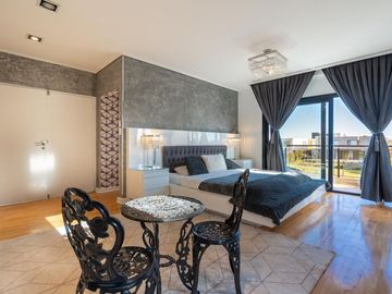 ALQUILER IMPONENTE CASA AMOBLADA EL YACHT NORDELTA