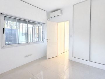 Casa en venta 3 amb con cochera PB Olivos