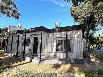 Casa en venta 3 amb con cochera PB Olivos
