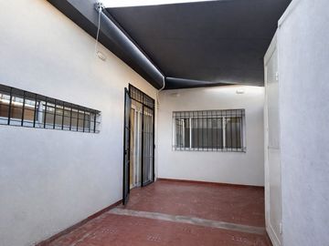 Casa en venta 3 amb con cochera PB Olivos