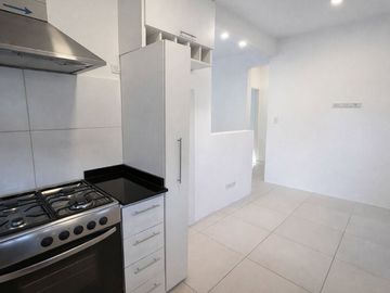 Casa en venta 3 amb con cochera PB Olivos