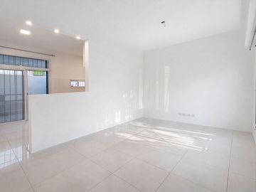 Casa en venta 3 amb con cochera PB Olivos