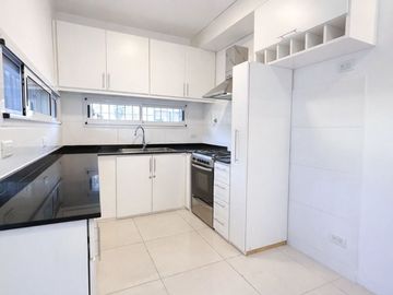 Casa en venta 3 amb con cochera PB Olivos