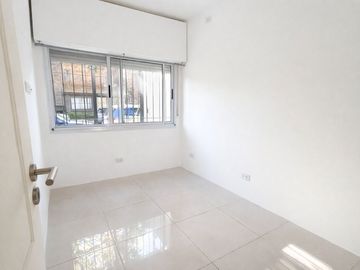 Casa en venta 3 amb con cochera PB Olivos
