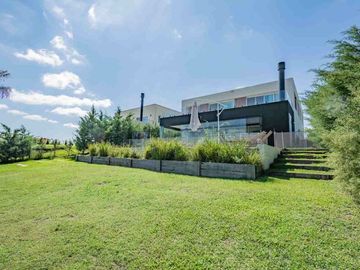 CASA A LA LAGUNA EN COSTAS - PUERTOS DEL LAGO