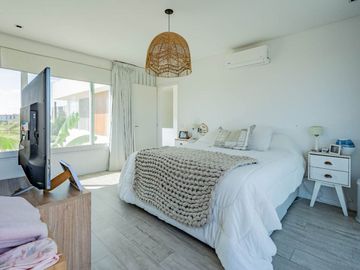 CASA A LA LAGUNA EN COSTAS - PUERTOS DEL LAGO