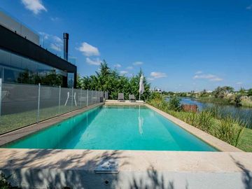 CASA A LA LAGUNA EN COSTAS - PUERTOS DEL LAGO