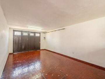 Venta Casa 4 ambientes, Olivos c/ pileta y cochera