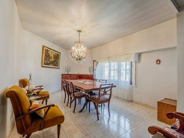 Venta Casa 4 ambientes, Olivos c/ pileta y cochera