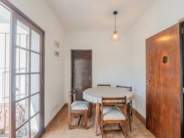 Venta Casa 4 ambientes, Olivos c/ pileta y cochera