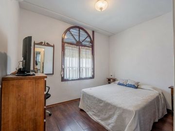 Venta Casa 4 ambientes, Olivos c/ pileta y cochera