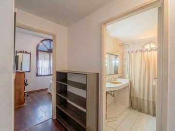 Venta Casa 4 ambientes, Olivos c/ pileta y cochera