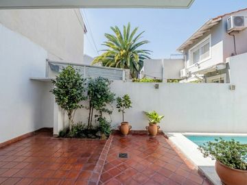 Venta Casa 4 ambientes, Olivos c/ pileta y cochera
