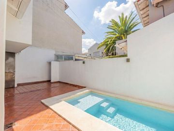 Venta Casa 4 ambientes, Olivos c/ pileta y cochera