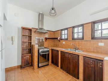 Venta Casa 4 ambientes, Olivos c/ pileta y cochera