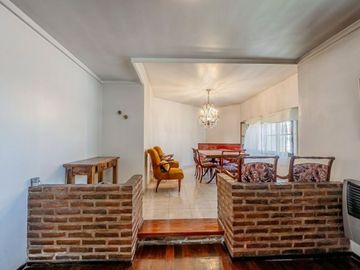 Venta Casa 4 ambientes, Olivos c/ pileta y cochera