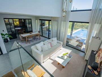 VENTA DE CASA EN COSTAS - PUERTOS DEL LAGO