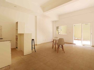 Venta Monoambiente divisible con patio, a estrenar