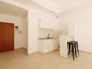 Venta Monoambiente divisible con patio, a estrenar
