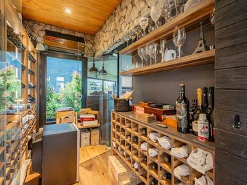 VENTA DE LUJOSA CASA AL RIO EN EL NAUDIR