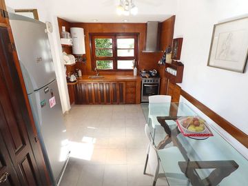 ESPECTACULAR CASA CON QUINCHO Y PILETA EN MORENO