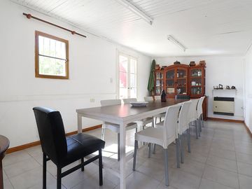 ESPECTACULAR CASA CON QUINCHO Y PILETA EN MORENO