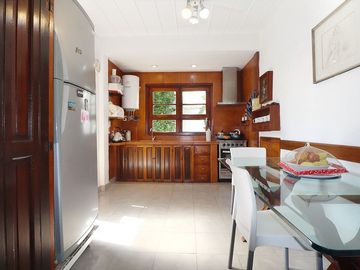 ESPECTACULAR CASA CON QUINCHO Y PILETA EN MORENO