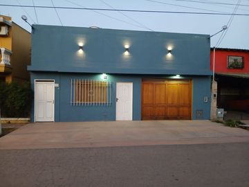 ESPECTACULAR CASA CON QUINCHO Y PILETA EN MORENO