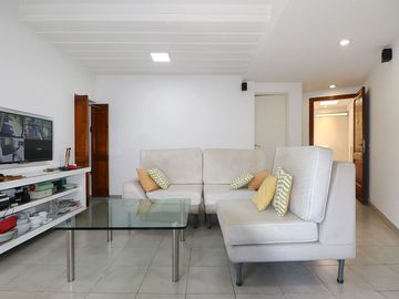 ESPECTACULAR CASA CON QUINCHO Y PILETA EN MORENO