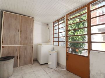 ESPECTACULAR CASA CON QUINCHO Y PILETA EN MORENO