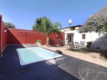 ESPECTACULAR CASA CON QUINCHO Y PILETA EN MORENO