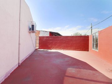 ESPECTACULAR CASA CON QUINCHO Y PILETA EN MORENO