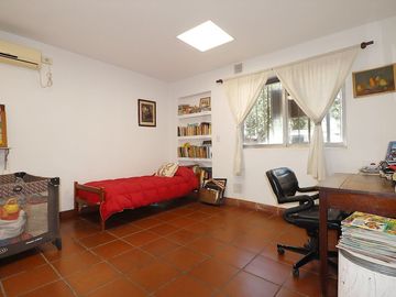 ESPECTACULAR CASA CON QUINCHO Y PILETA EN MORENO
